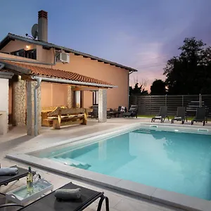 Villa Franika, Medulin